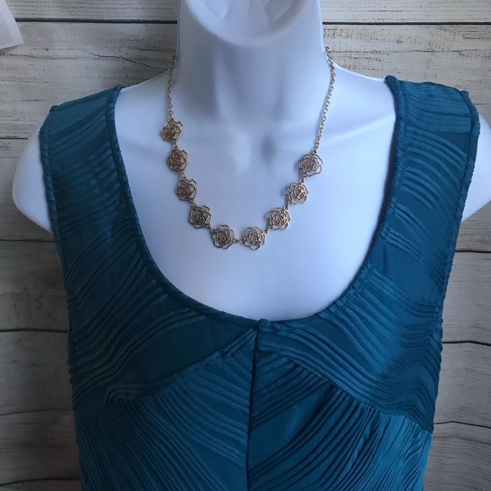 Sleeveless Teal Color. Comfortable. Large. Solid.